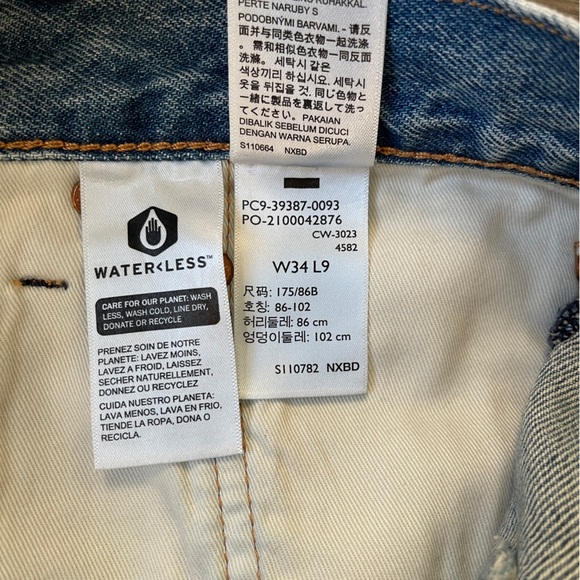 LEVI’s 412 SLIM FIT 9" Men’s Distressed Denim Shorts - Picture 12 of 12